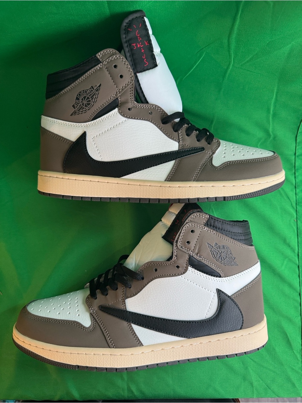New! Travis Scott x Air Jordan 1 Retro High OG 'Mocha', a highly sought collab! - Picture 3 of 9